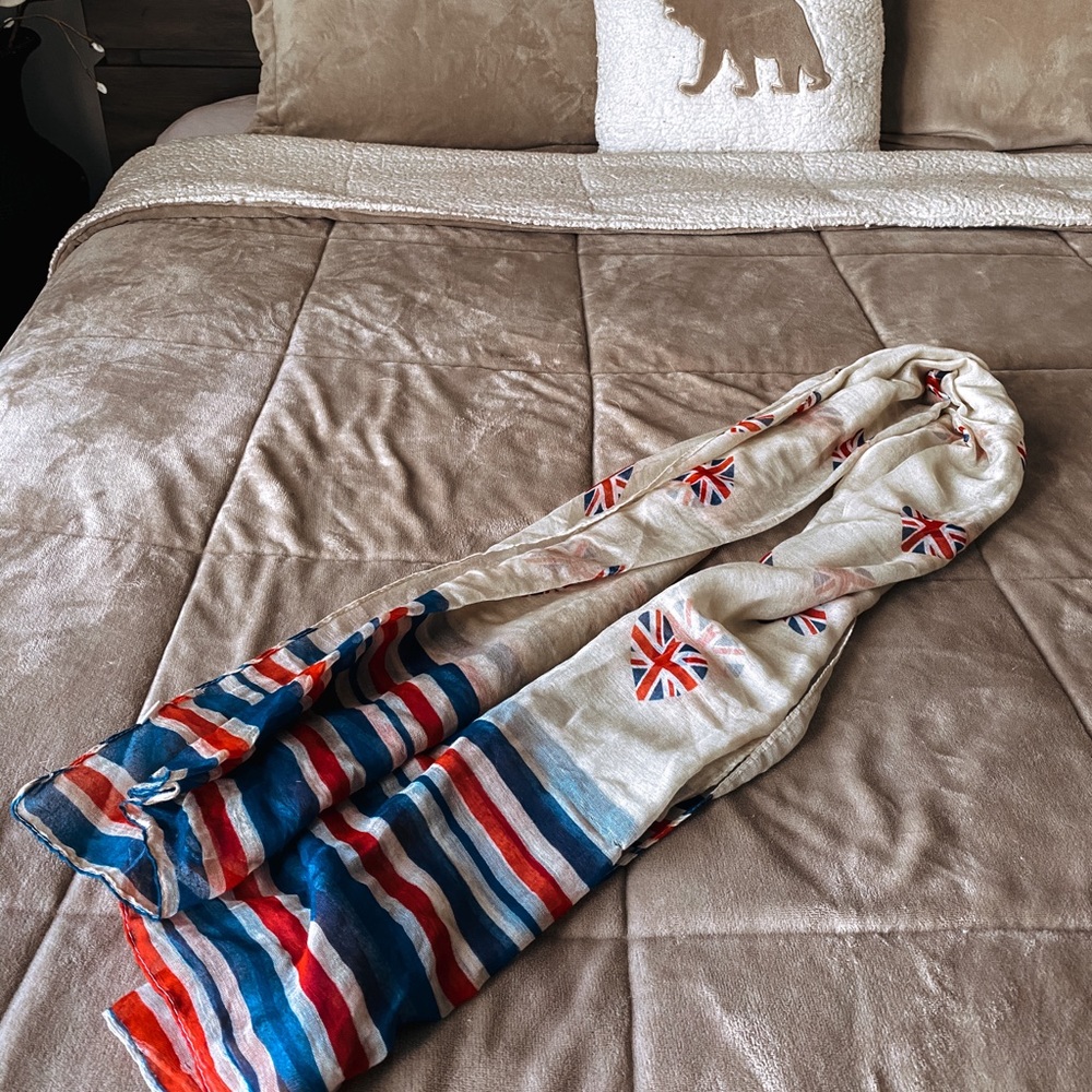 London Hearts Wrap-Around Scarf
